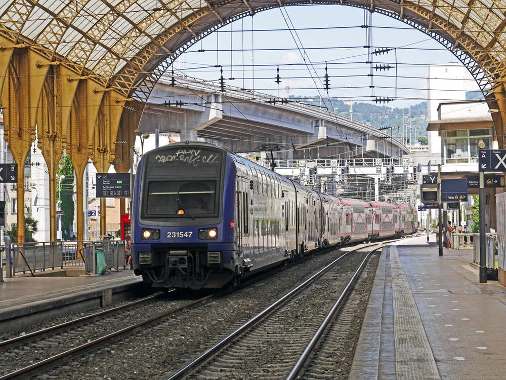 regional-train-transport-sncf-projet-stop-CO2