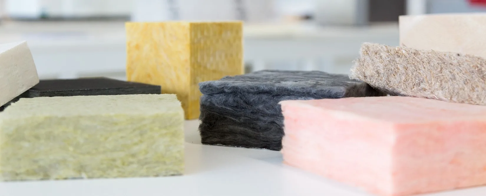 Échantillons de laine de verre pour des tests de performance thermique